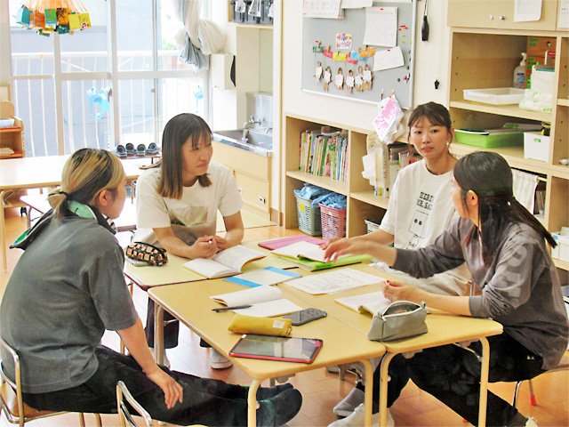 職員の会議風景